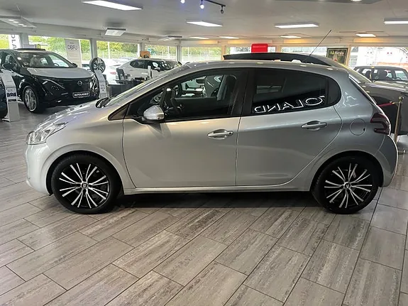 Peugeot 208 2014 photo 3