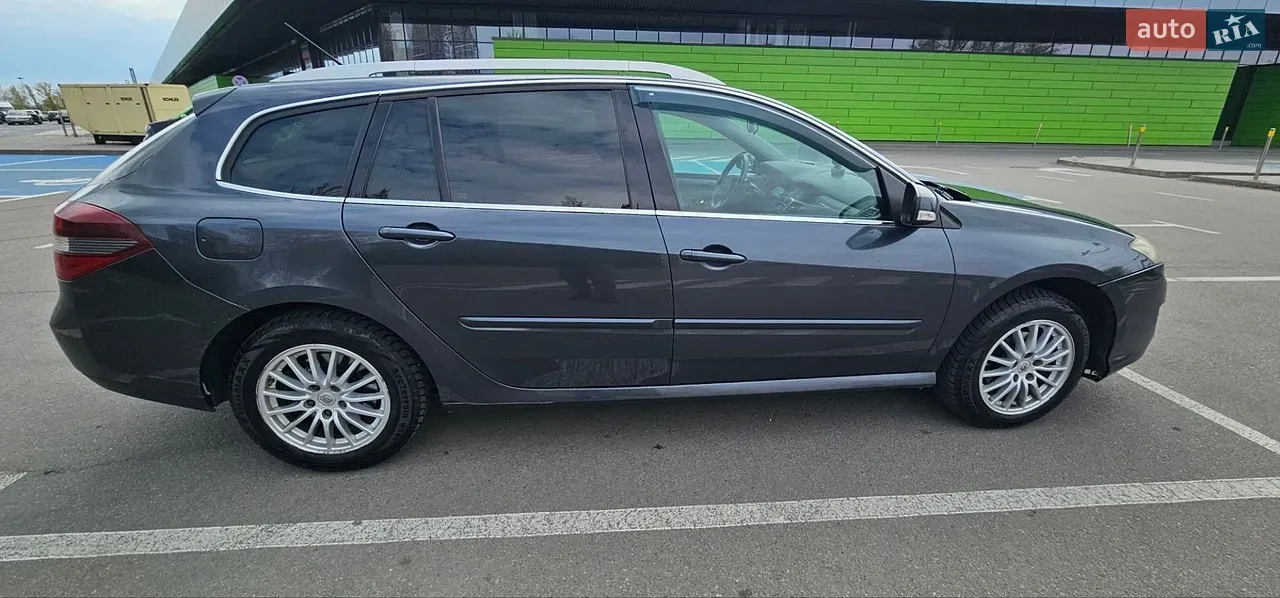 Renault Laguna 2011 photo 3