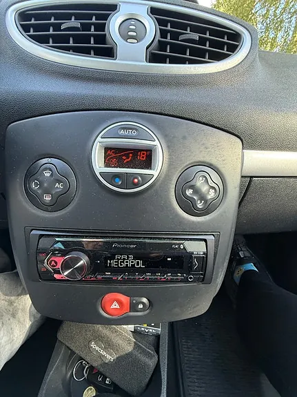Renault Clio 2011 photo 3