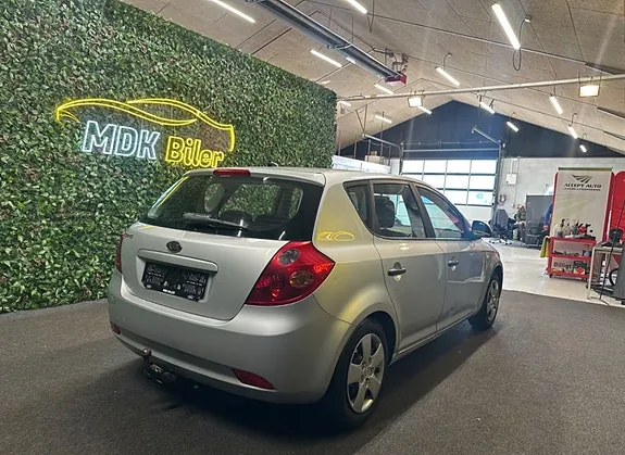 Kia Ceed 2008 photo 4