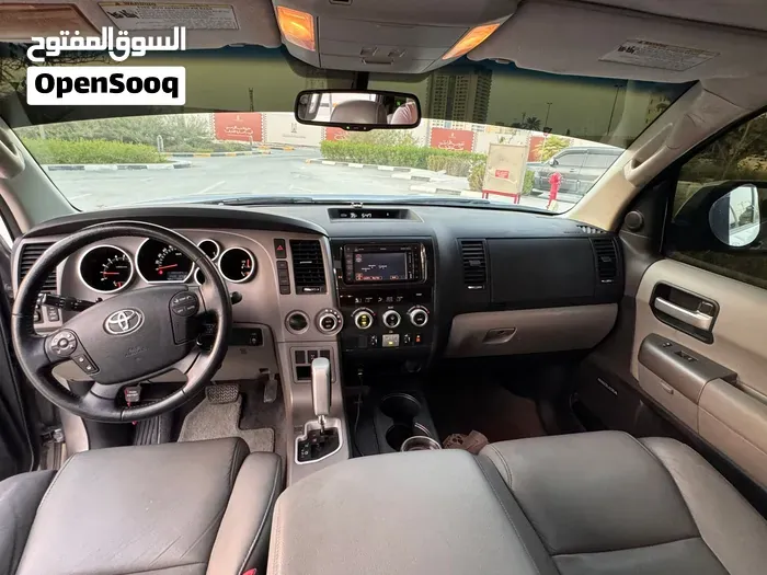 Toyota Sequoia 2012 photo 2