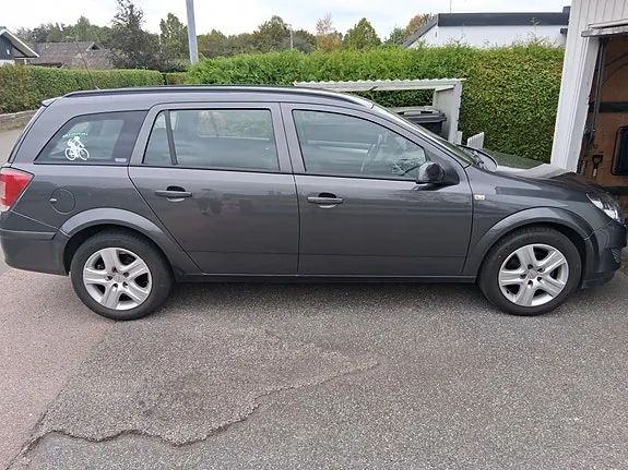 Opel Astra 2009 photo 2