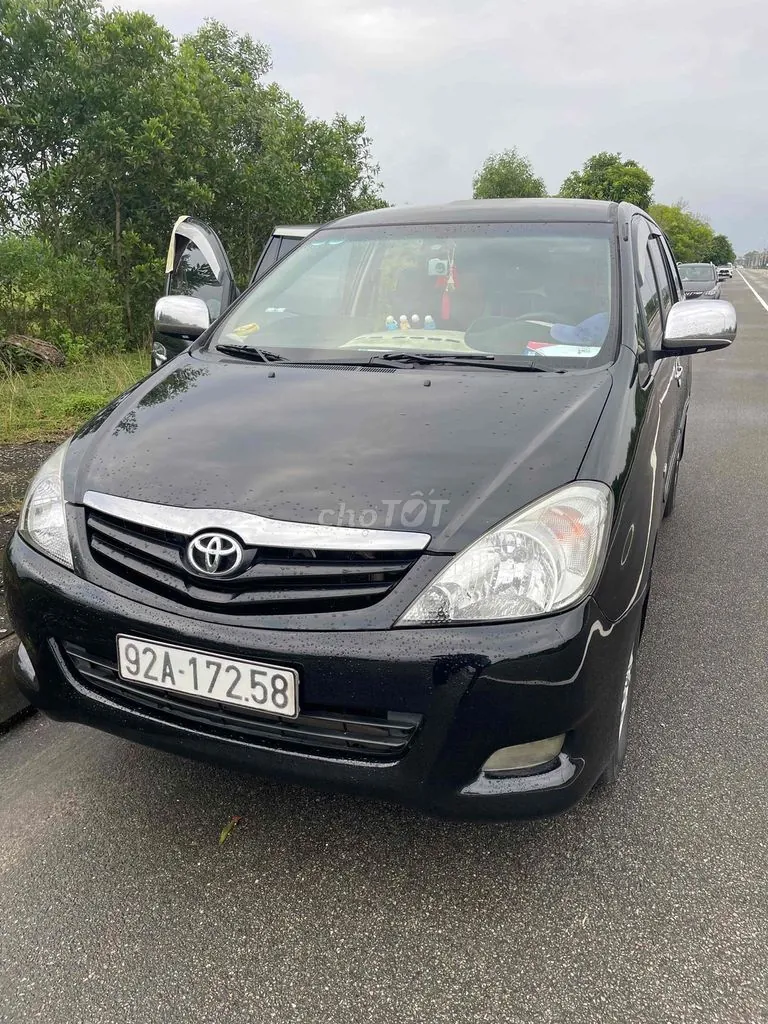 Toyota Innova 2011 photo 2