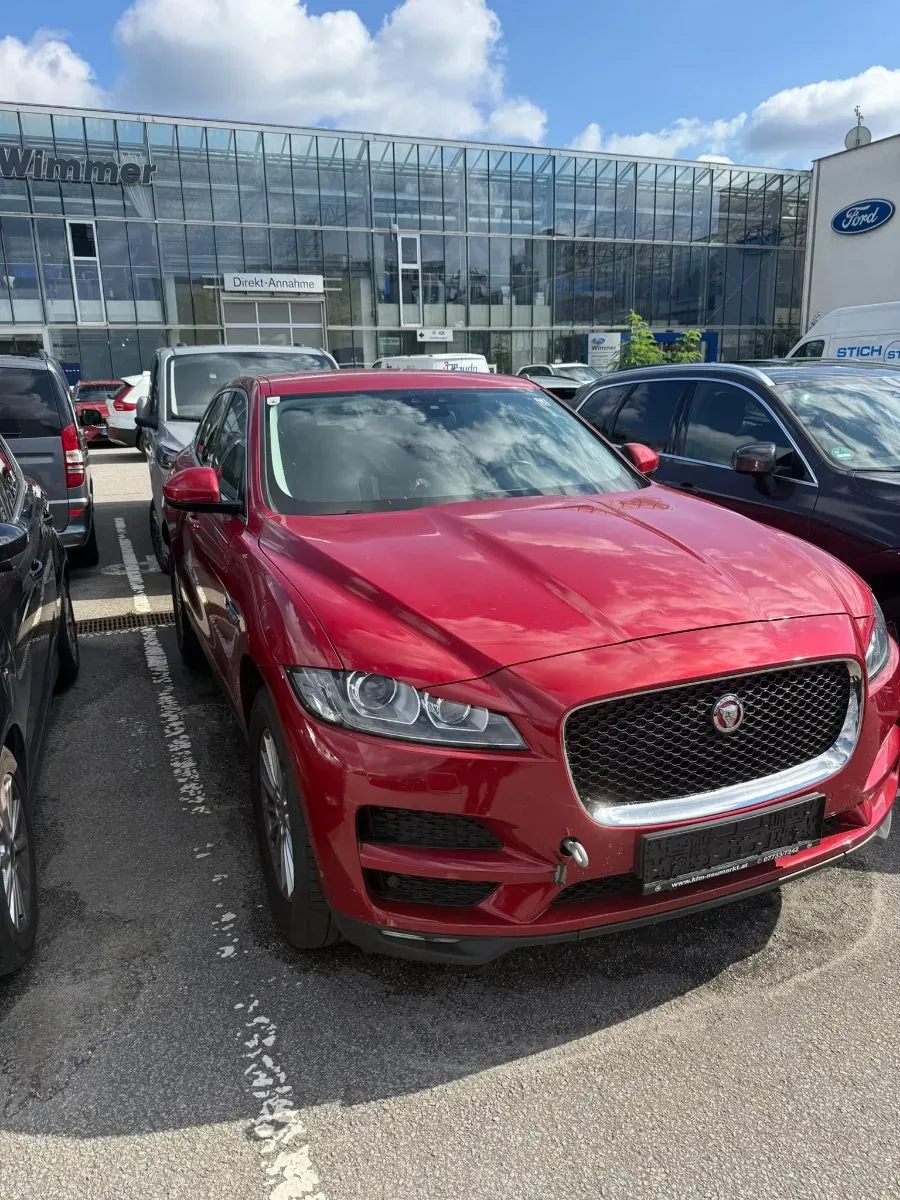 Jaguar F-Pace 2018 photo 2