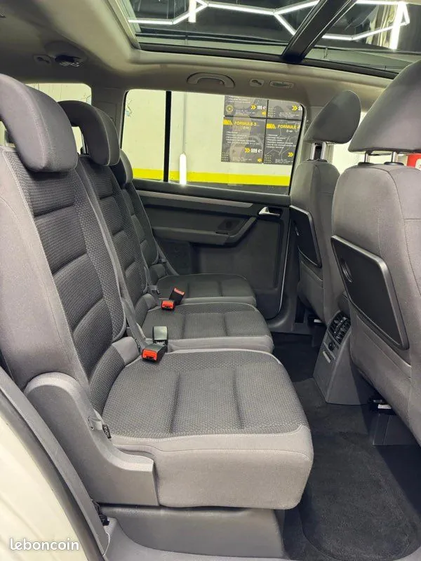 Volkswagen Touran 2011 photo 4