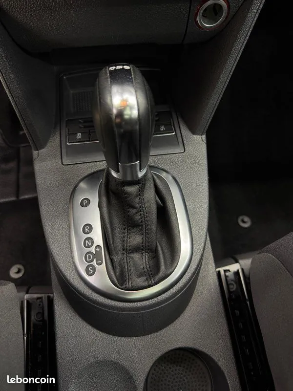 Volkswagen Touran 2011 photo 3