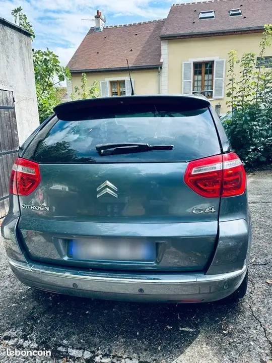 Citroen C4 Picasso 2010 photo 2