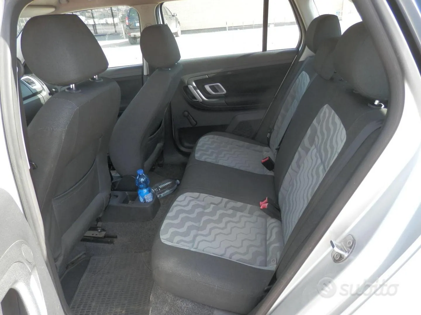 Skoda Fabia 2009 photo 4
