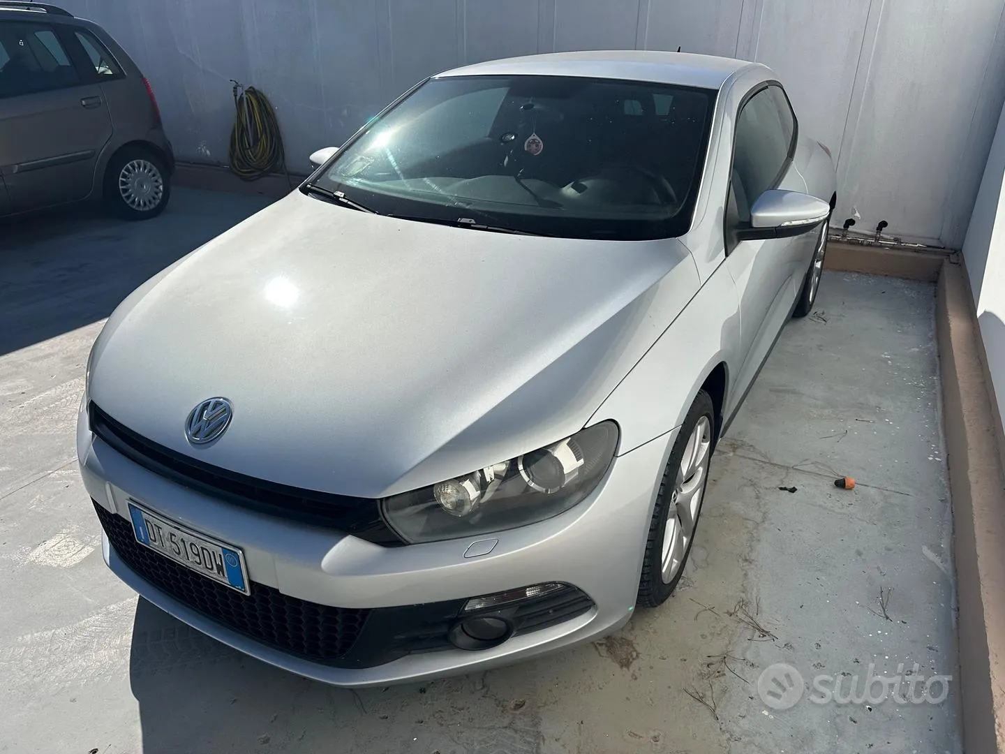 Volkswagen Scirocco 2009 photo 2