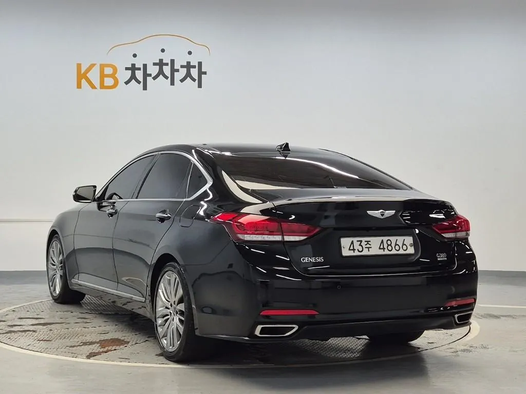 Hyundai Genesis 2016 photo 2