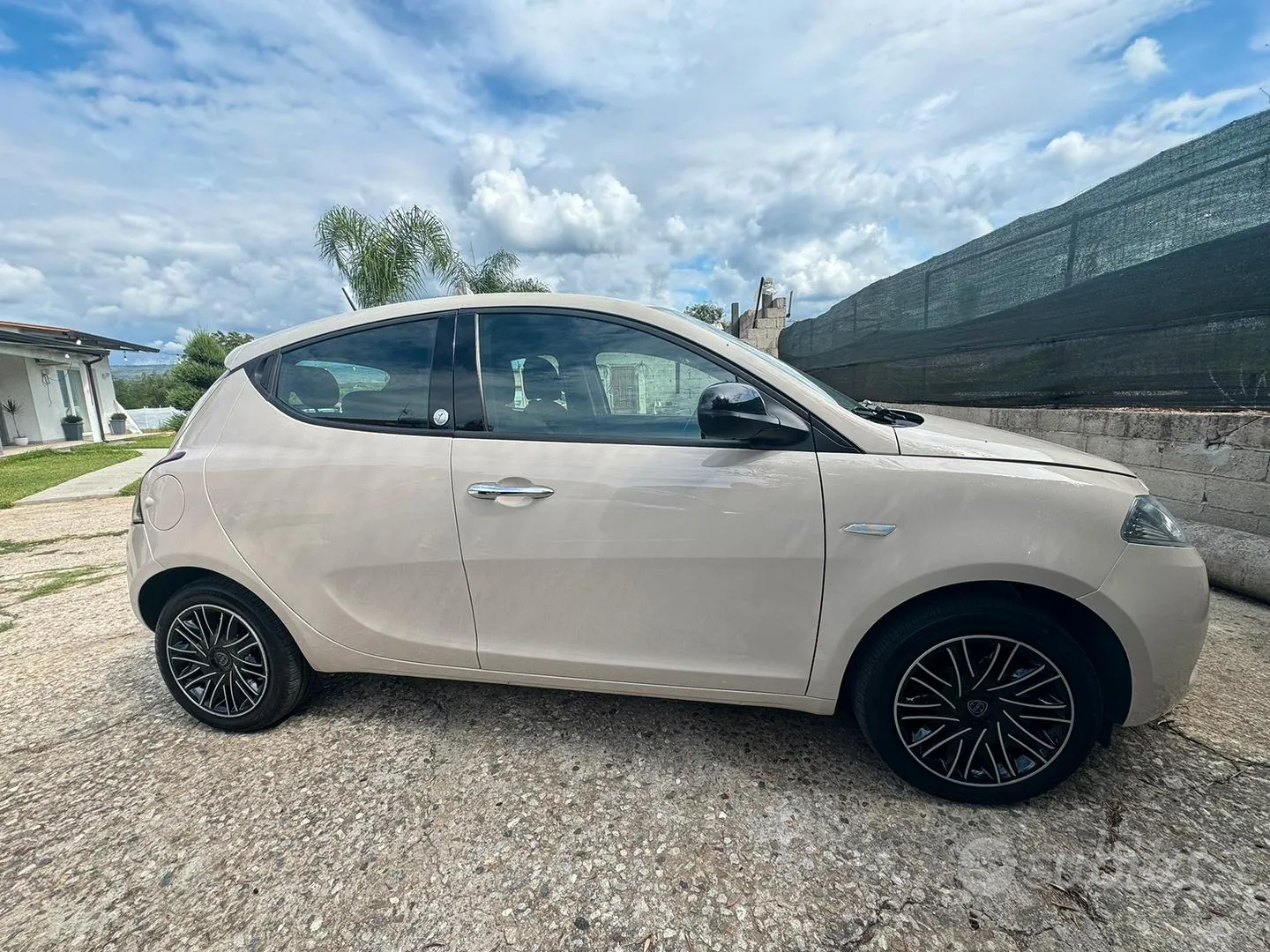 Lancia Ypsilon 2015 photo 2