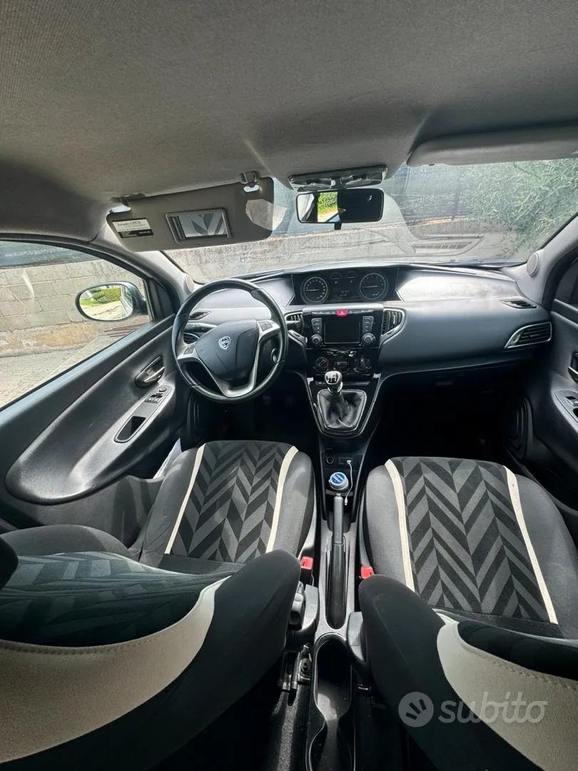 Lancia Ypsilon 2015 photo 4
