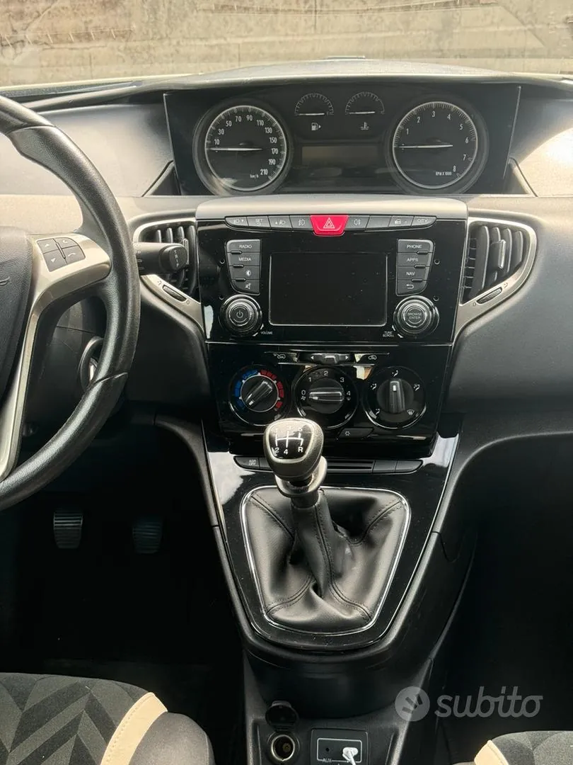 Lancia Ypsilon 2015 photo 5