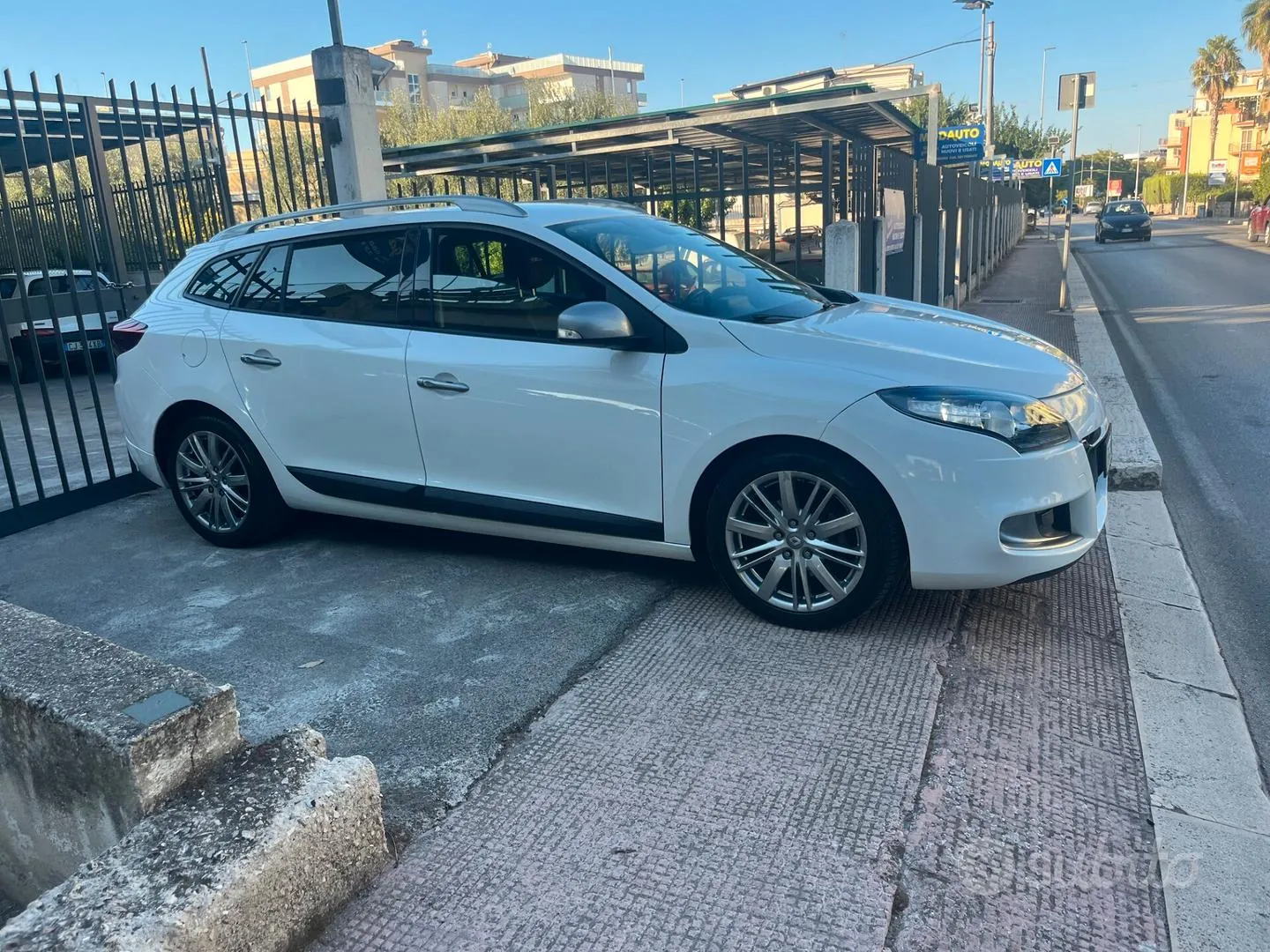 Renault Megane 2011 photo 2