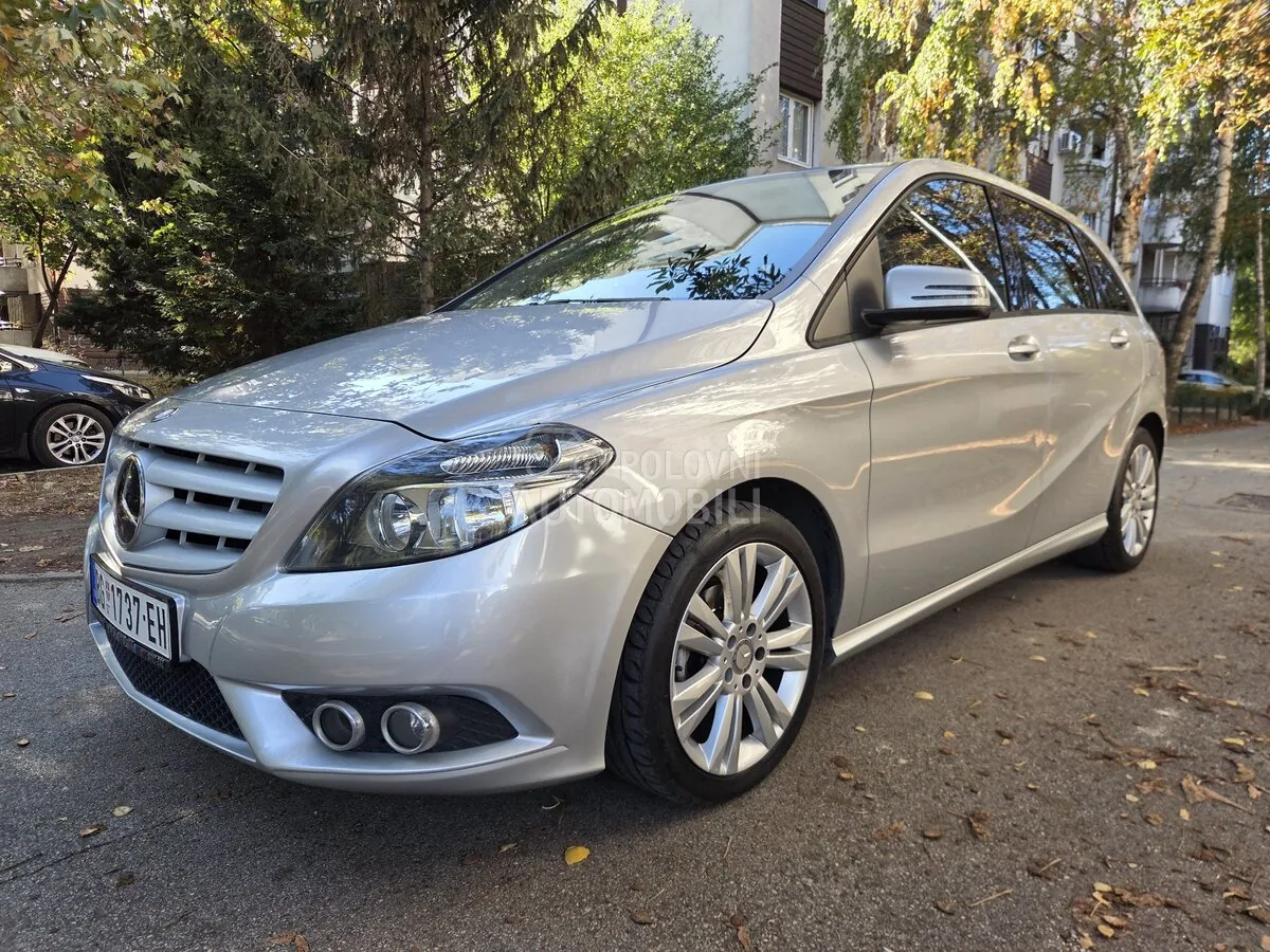 Mercedes-Benz B 180