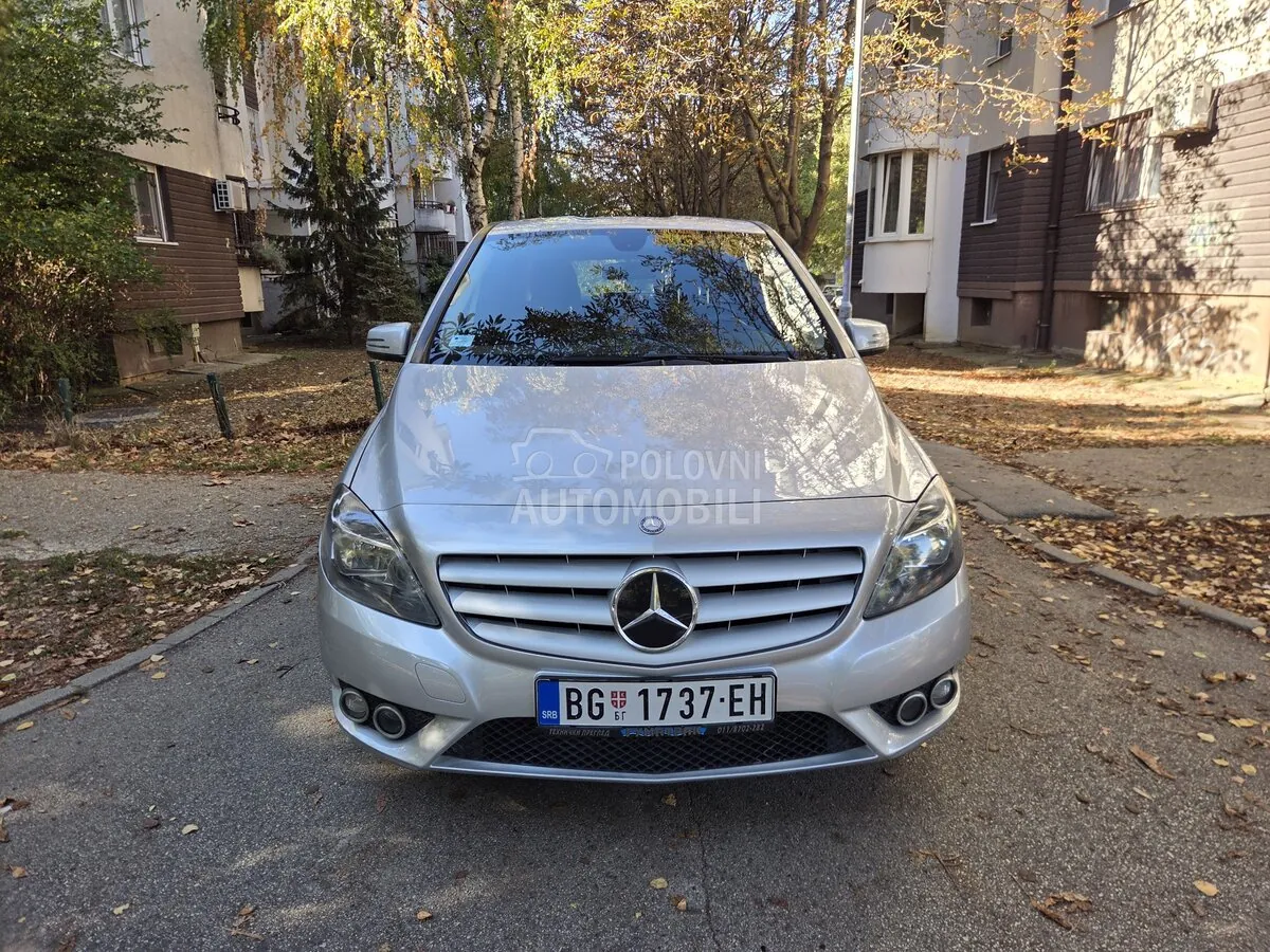 Mercedes-Benz B 180 2014 photo 3