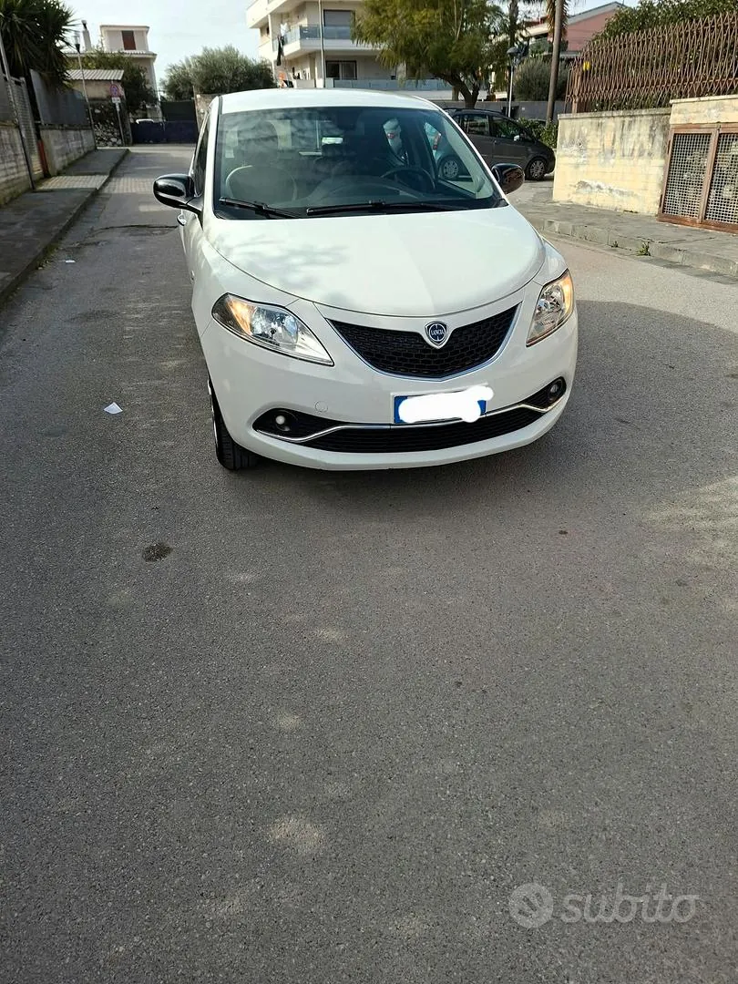 Lancia Ypsilon