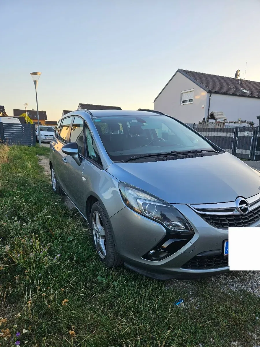 Opel Zafira 2012 photo 2
