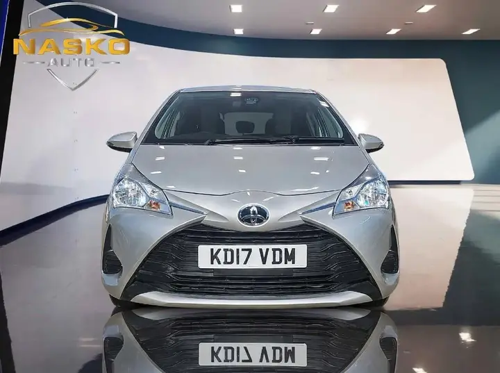 Toyota Yaris 2017 photo 2