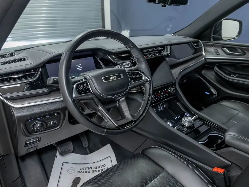 Jeep Grand Cherokee 2023 photo 2