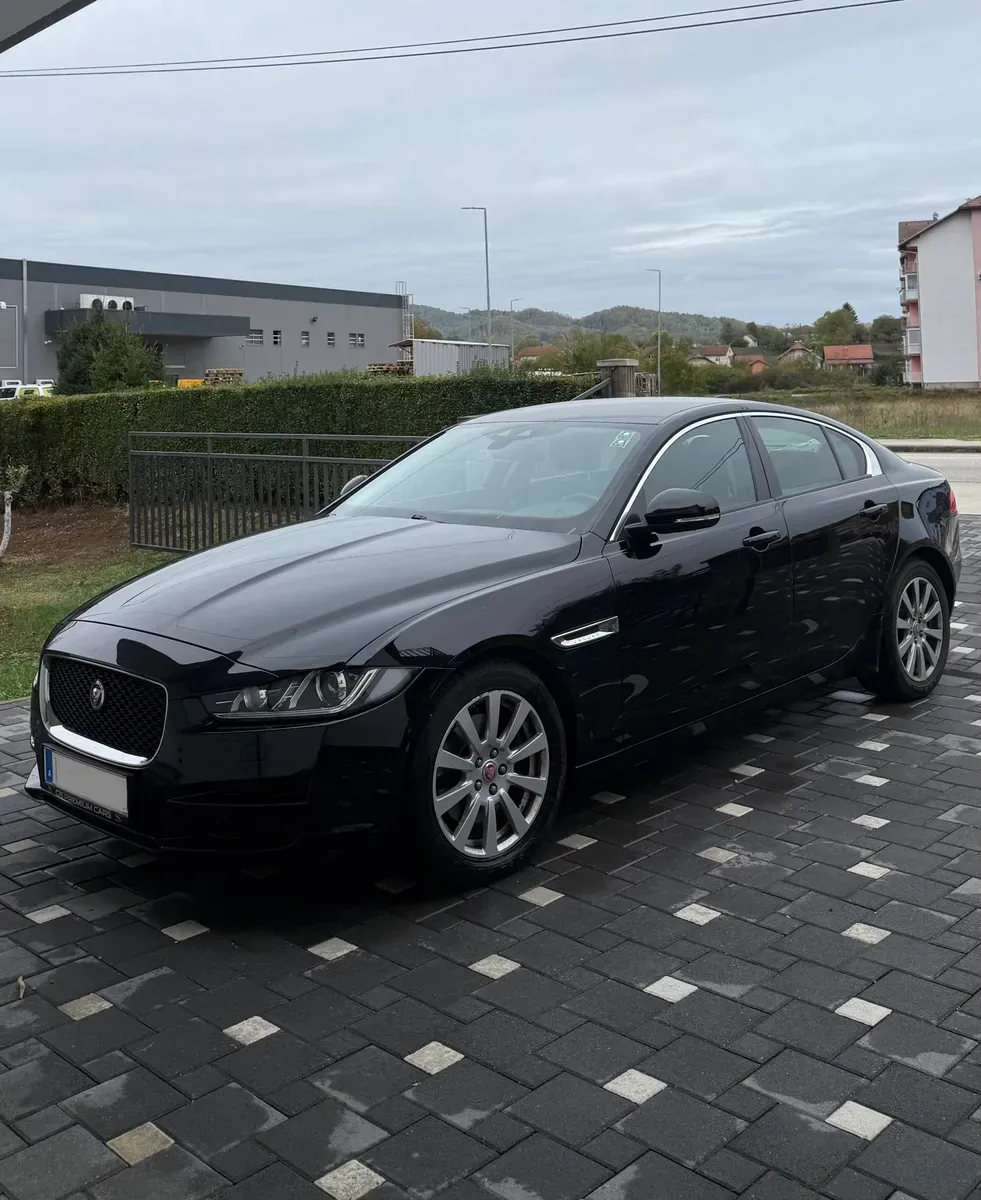 Jaguar Xe