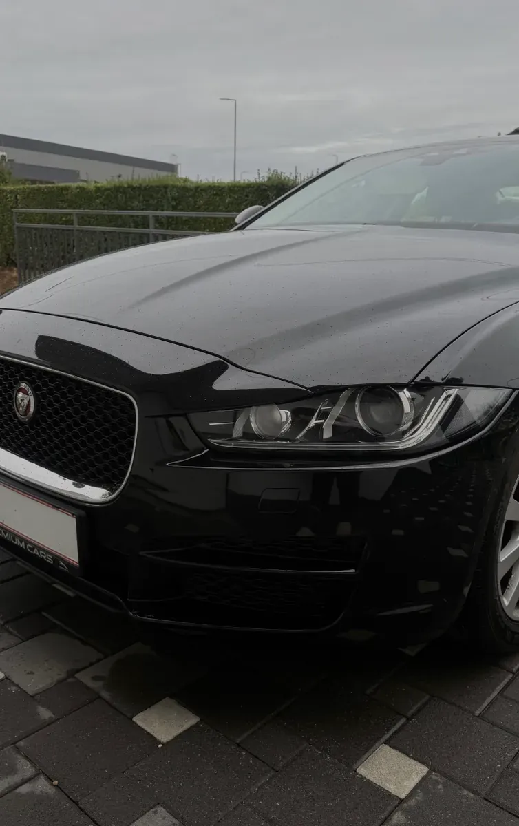 Jaguar Xe 2017 photo 3