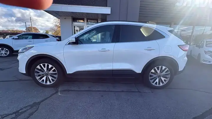 Ford Escape 2022 photo 2