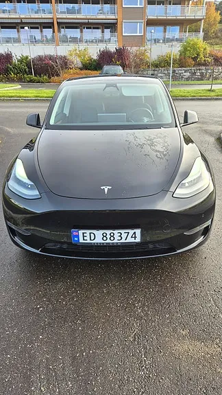 Tesla Model Y 2022 photo 2