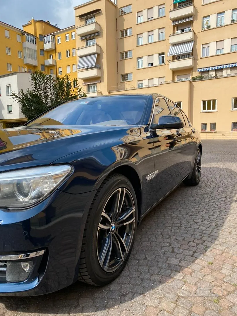 BMW 7 Series 2012 photo 3