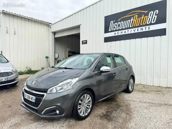 Peugeot 208 2015 photo 2