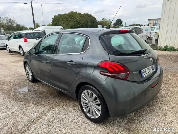 Peugeot 208 2015 photo 4