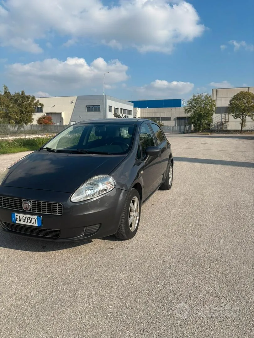 Fiat Grande Punto 2009 photo 4