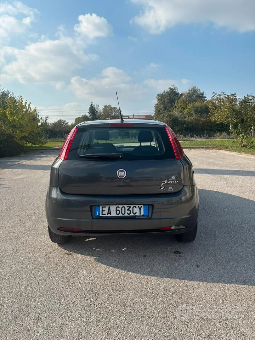 Fiat Grande Punto 2009 photo 2