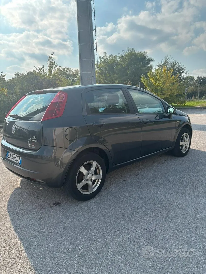 Fiat Grande Punto 2009 photo 3
