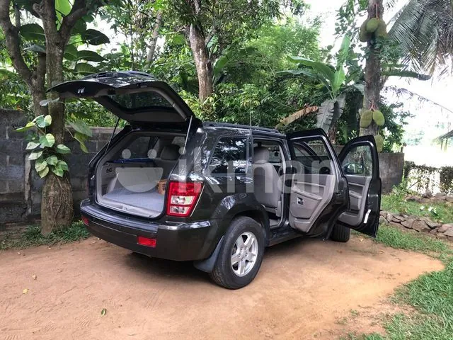 Jeep Grand Cherokee 2005 photo 2