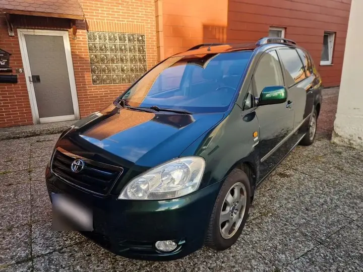 Toyota Avensis Verso