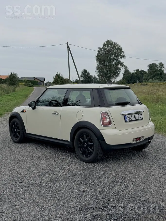 Mini One 2011 photo 2