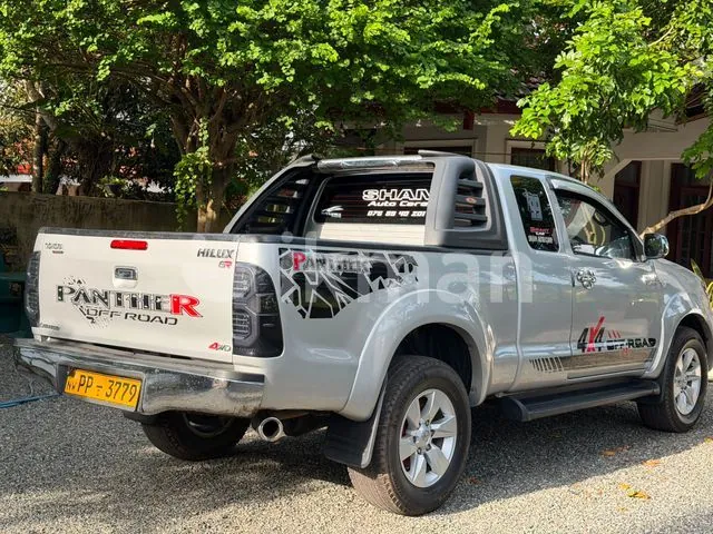 Toyota Hilux 2005 photo 2