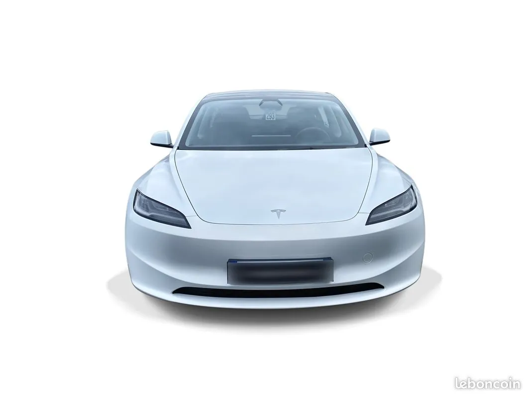 Tesla Model 3 2024 photo 2