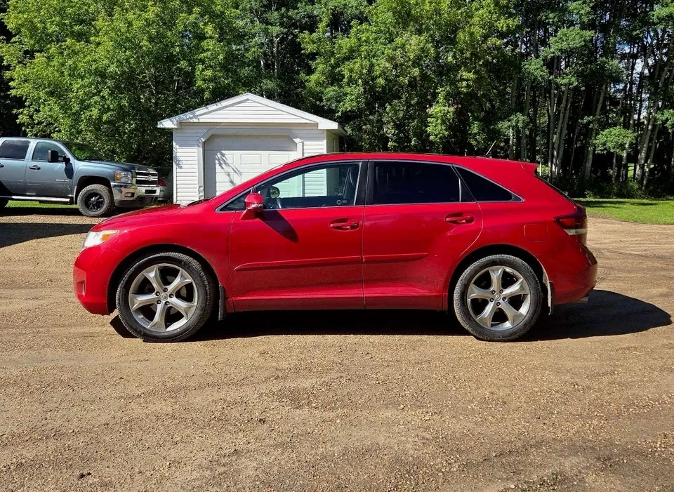 Toyota Venza 2011 photo 2