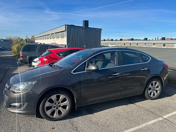 Opel Astra 2013 photo 3