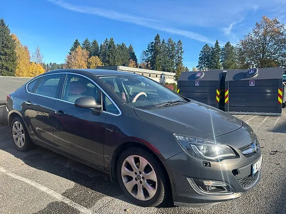 Opel Astra 2013 photo 2