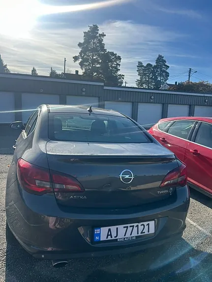 Opel Astra 2013 photo 4