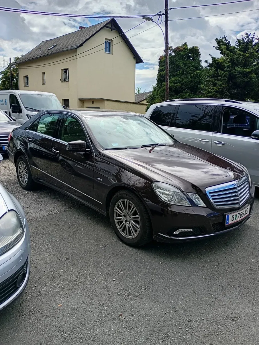 Mercedes-Benz E-Class 2010 photo 2