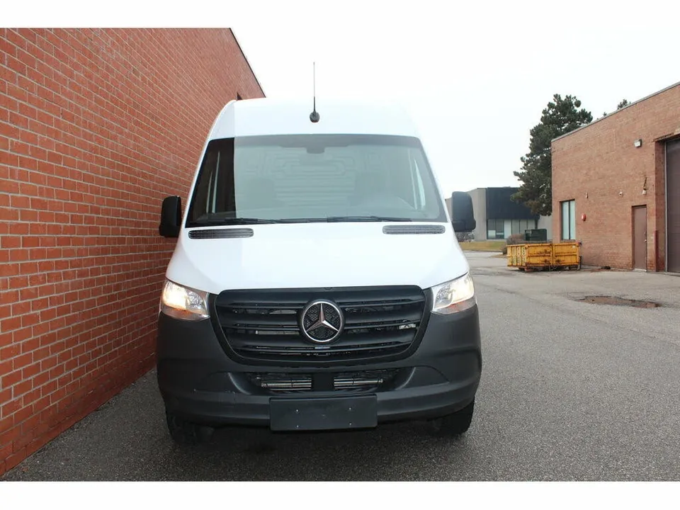 Mercedes-Benz Sprinter Van 2022 photo 3