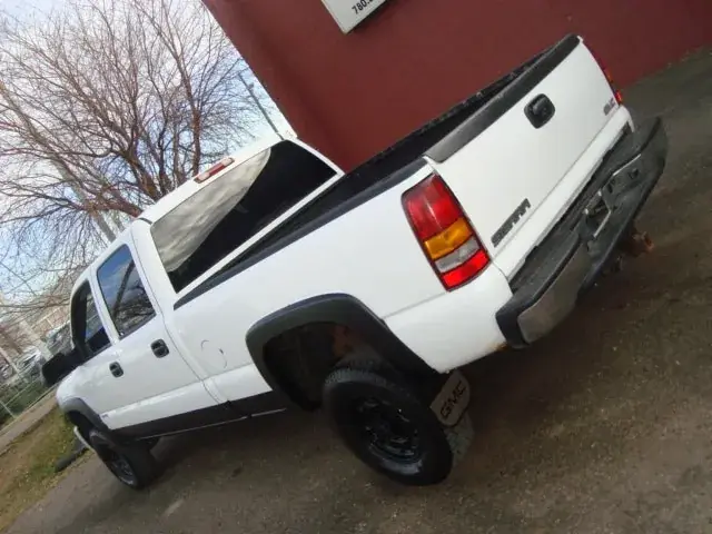 GMC Sierra 2500Hd 2004 photo 2