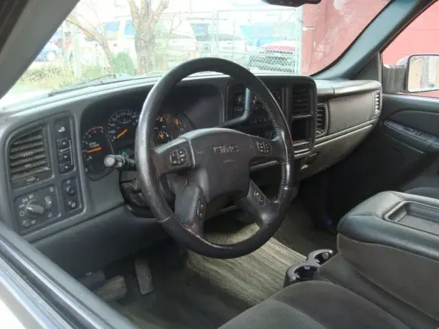 GMC Sierra 2500Hd 2004 photo 5