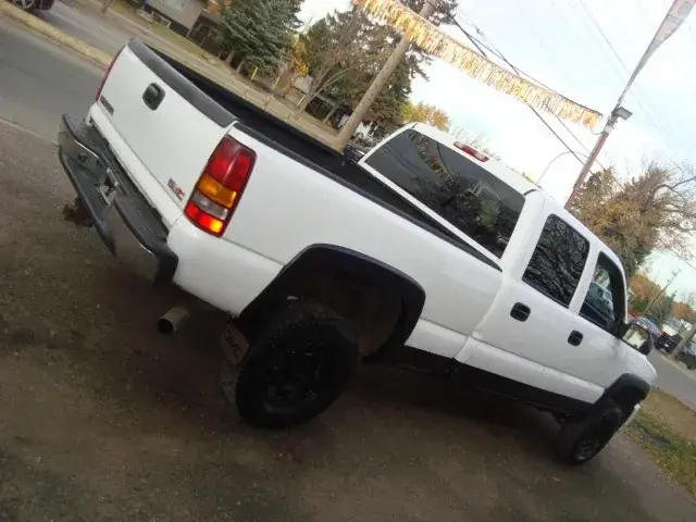 GMC Sierra 2500Hd 2004 photo 3
