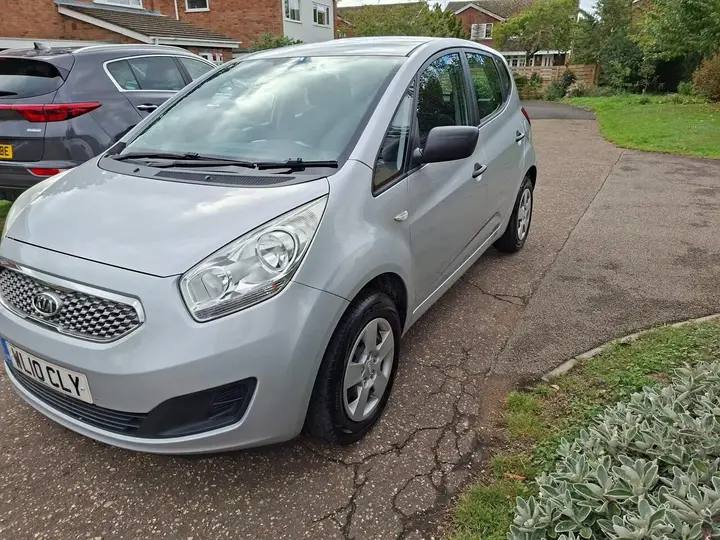 Kia Venga 2010 photo 3