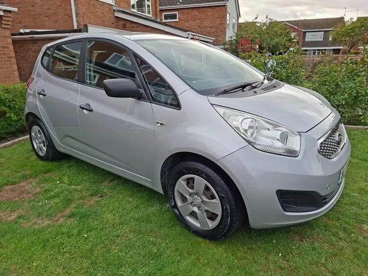 Kia Venga 2010 photo 4